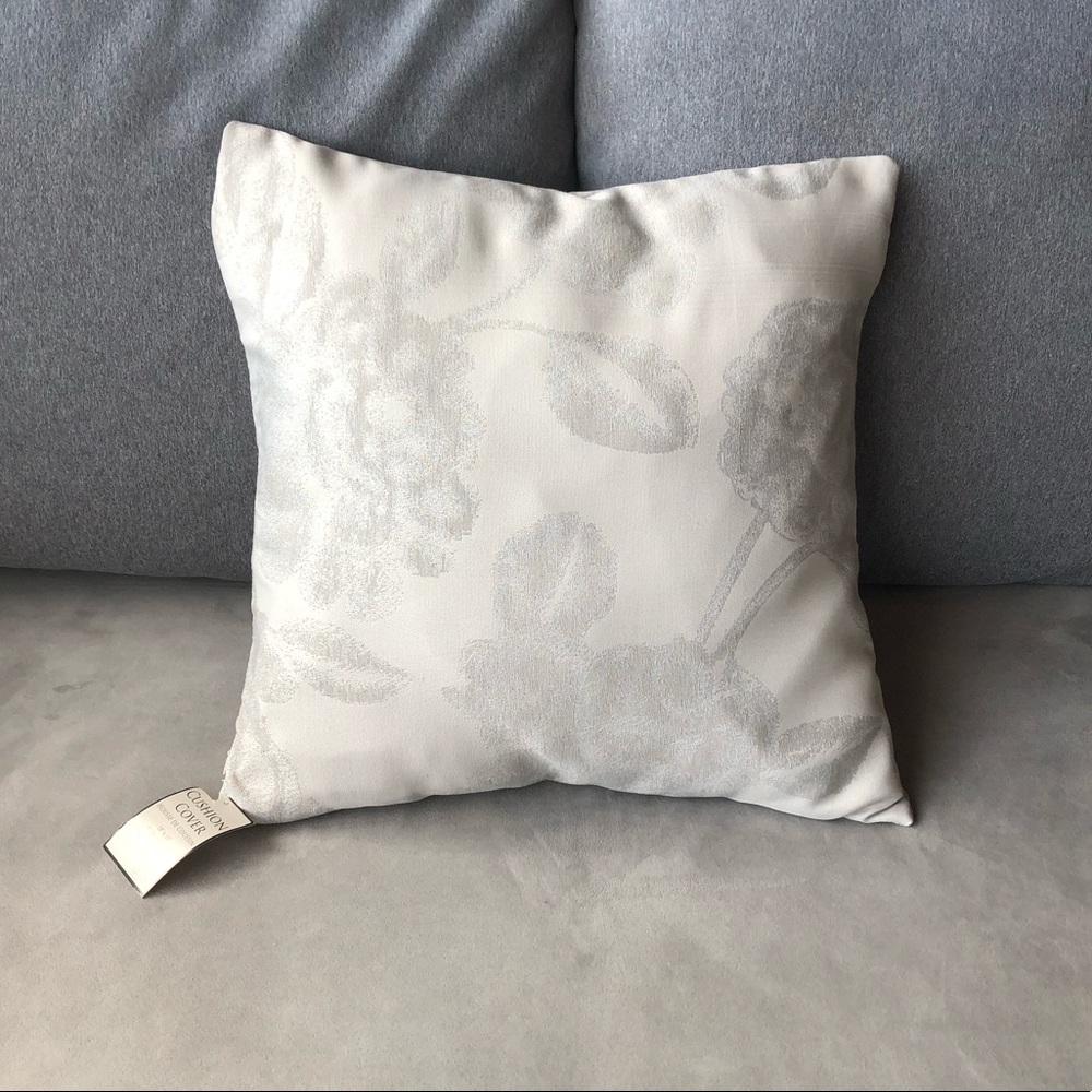 Cushion Cover 18” x 18” ~ Brand New!